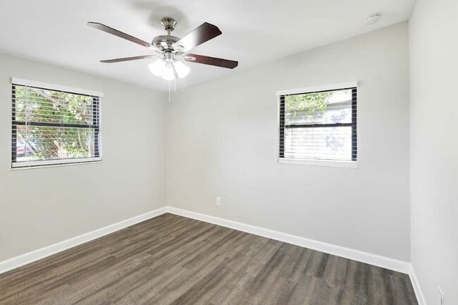 Foto del edificio - 6813 Tuttle St