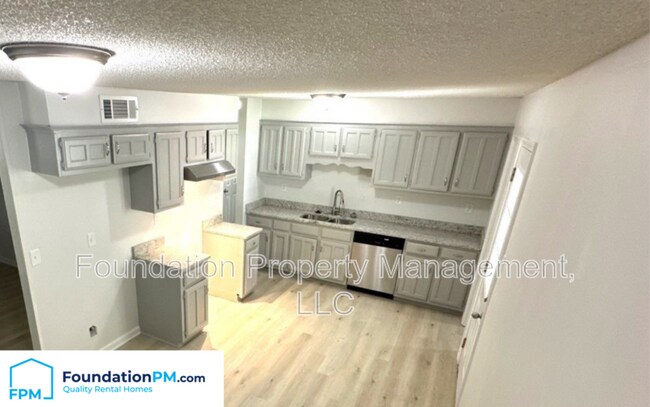 Building Photo - 4775 Royal Elm Cove