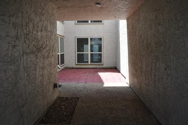 Foto del edificio - 9324 Chimney Corner