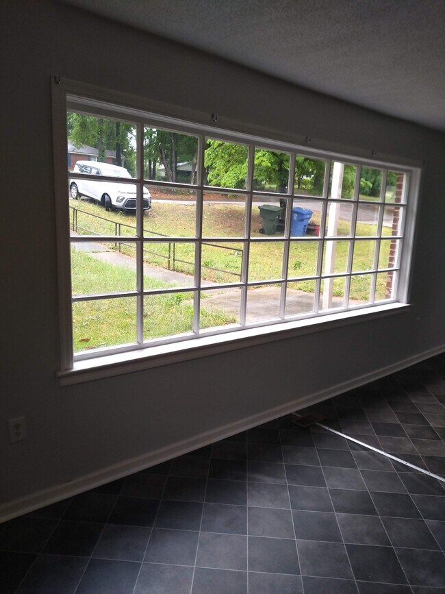 Building Photo - 429 Wildwood Ave