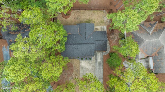 Foto del edificio - 1635 Longleaf Dr E