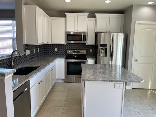 Building Photo - 3 Bedroom, 2.5 Bath home in Windshire Neig...