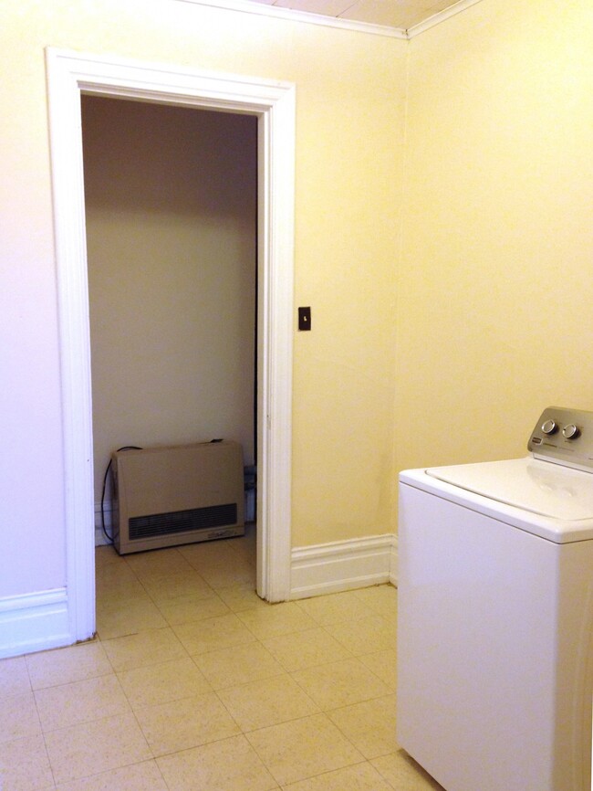 Laundry Room - Unit 4 - 205 W Church St