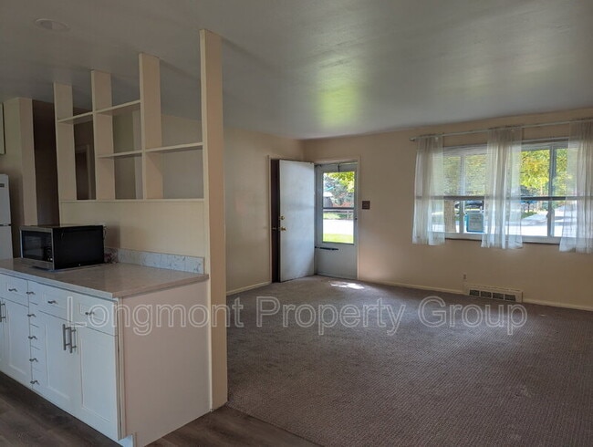 Building Photo - 3205 Moorhead Ave