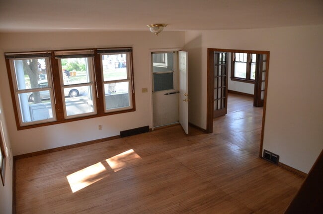 Building Photo - 935 Vilas Ave