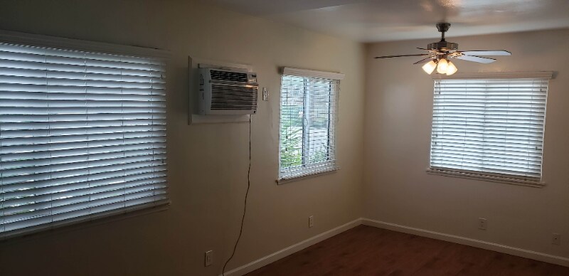 Foto principal - 3021 Carmona Ave