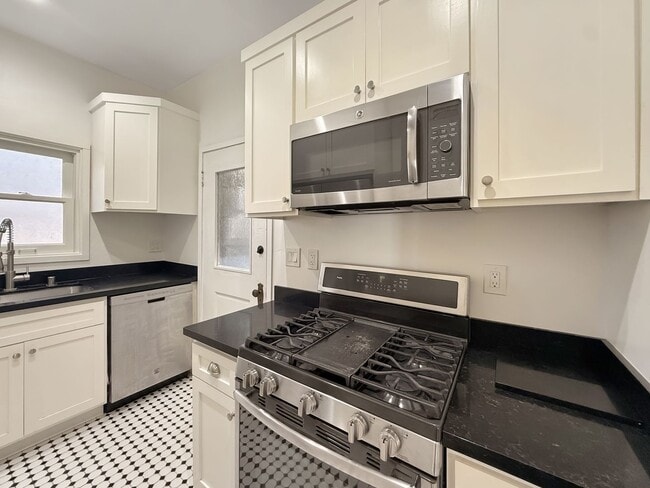 Foto del edificio - Bankers Hill Gem – 2BR/1BA Minutes from Ba...