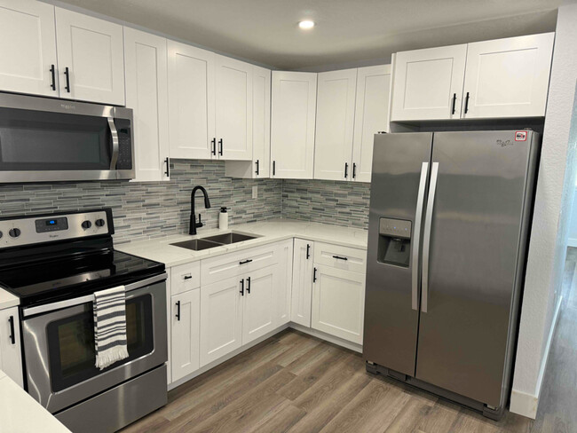 Building Photo - 9147 Reed Dr