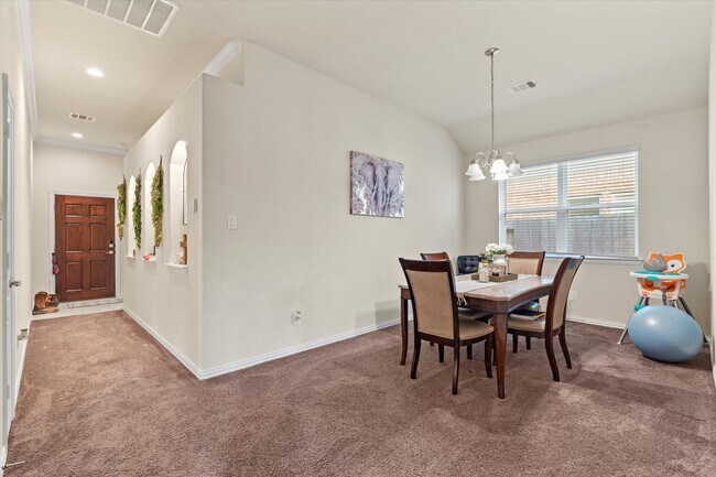 Foto del edificio - 7911 Wood Hollow Dr