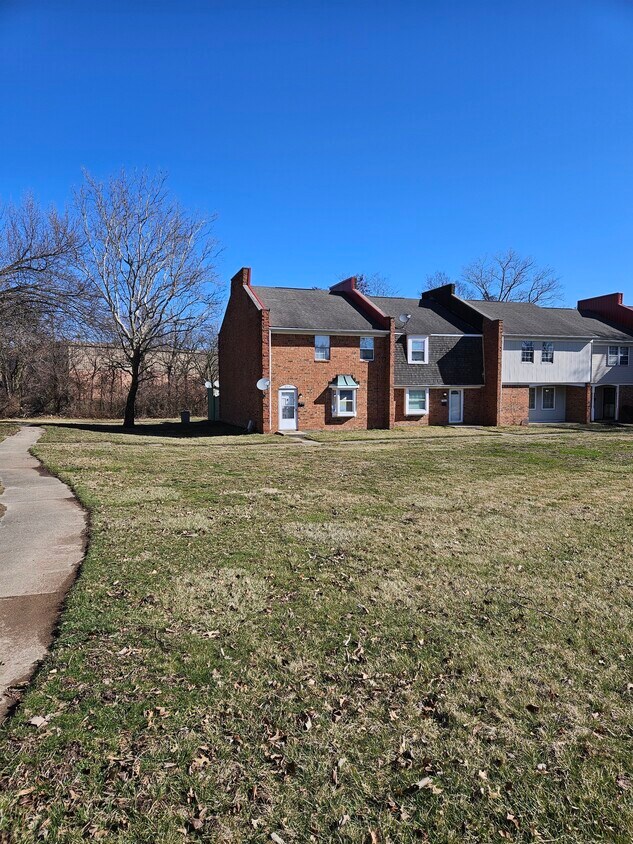 6314 Commons Dr, Indianapolis, IN 46254 Condo for Rent in