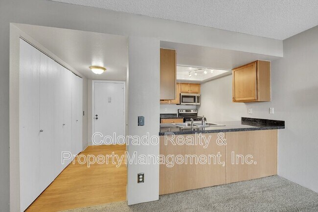 Building Photo - 13992 East Stanford Circle