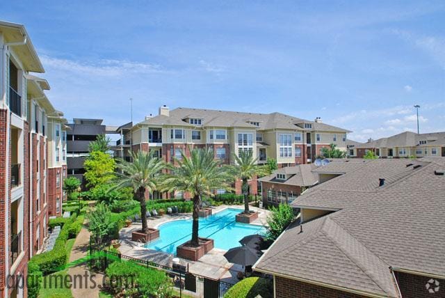 Building Photo - Lakeside