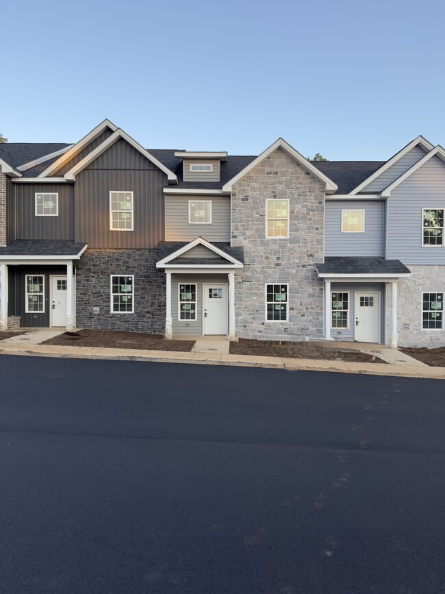 Photo - 536 Leesville Rd (Lynchburg, VA) Townhome