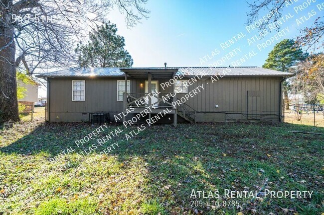 Building Photo - 940 5th St