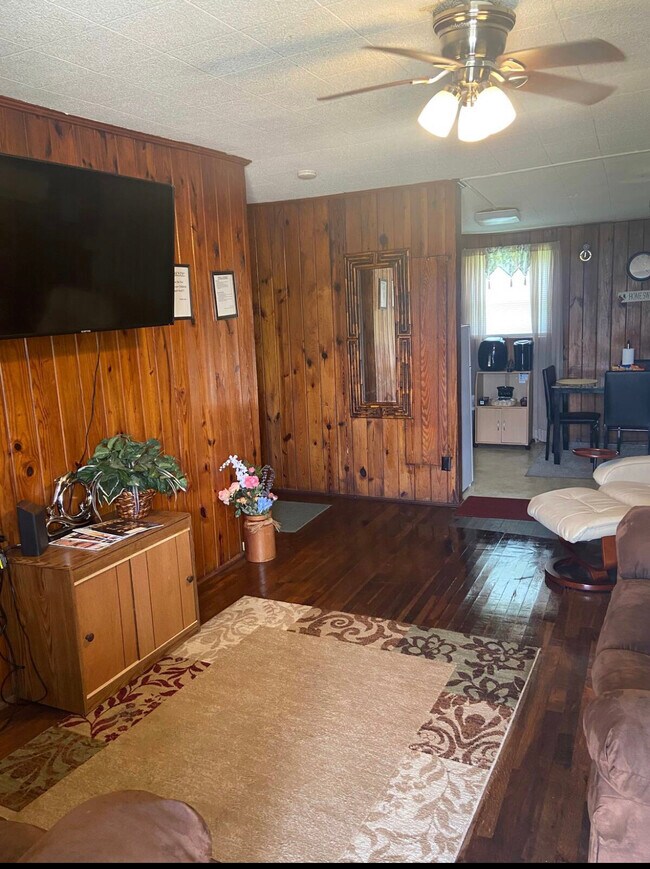 Building Photo - 2708 N G St