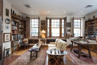Building Photo - 115 W 11th St
