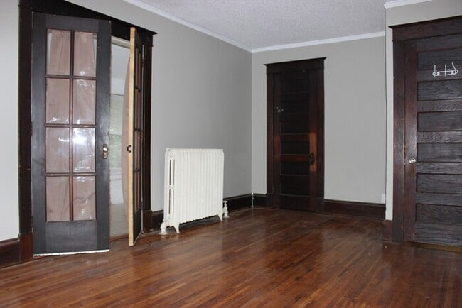 Building Photo - Upper Level Como Duplex, Laundry, Parking,...