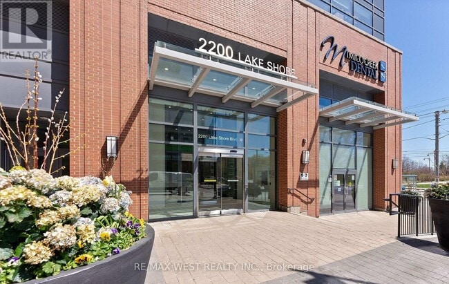 Building Photo - 611 - 2200 LAKESHORE BOULEVARD