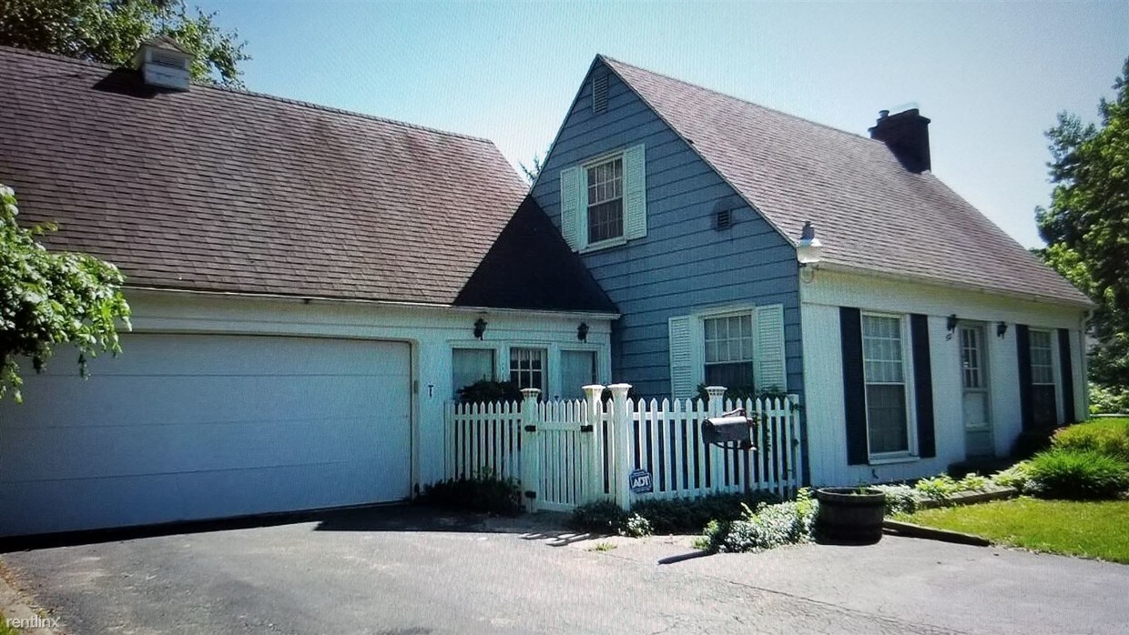 Primary Photo - 3 br, 2 bath House - 522 E Atherton Rd