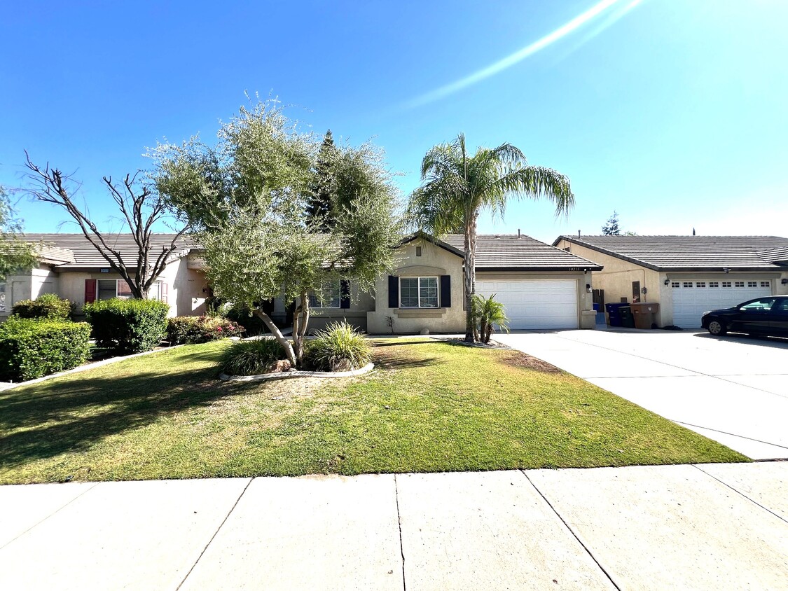 Primary Photo - 10215 Starlight Peak Dr