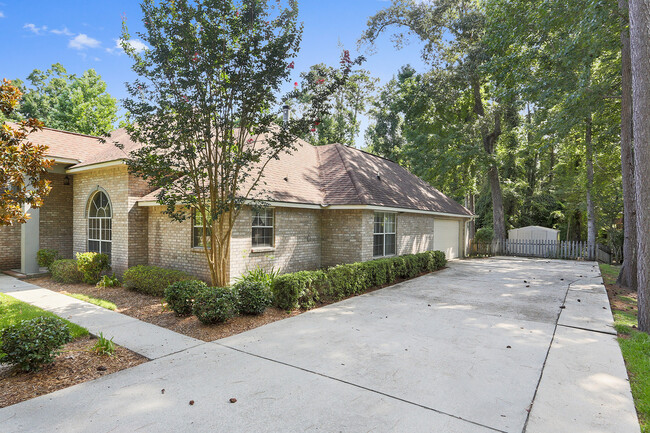 Foto del edificio - Empty Mandeville Home Seeking Family for O...