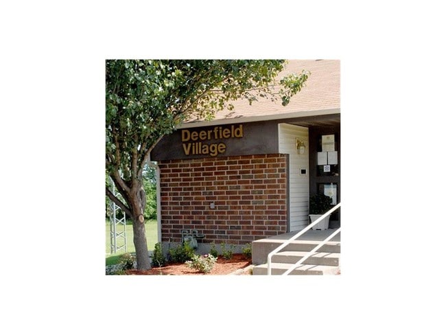Building Photo - 615 E Airport Dr