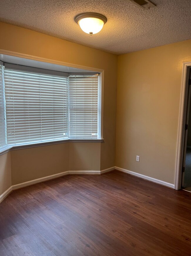 Building Photo - Northpointe 1074-1076