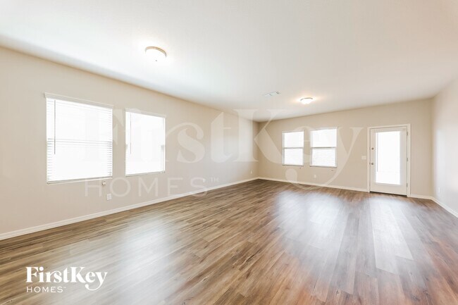 Foto del edificio - 222 N 199th Ln