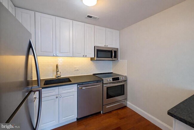 Foto del edificio - 605 W Market St