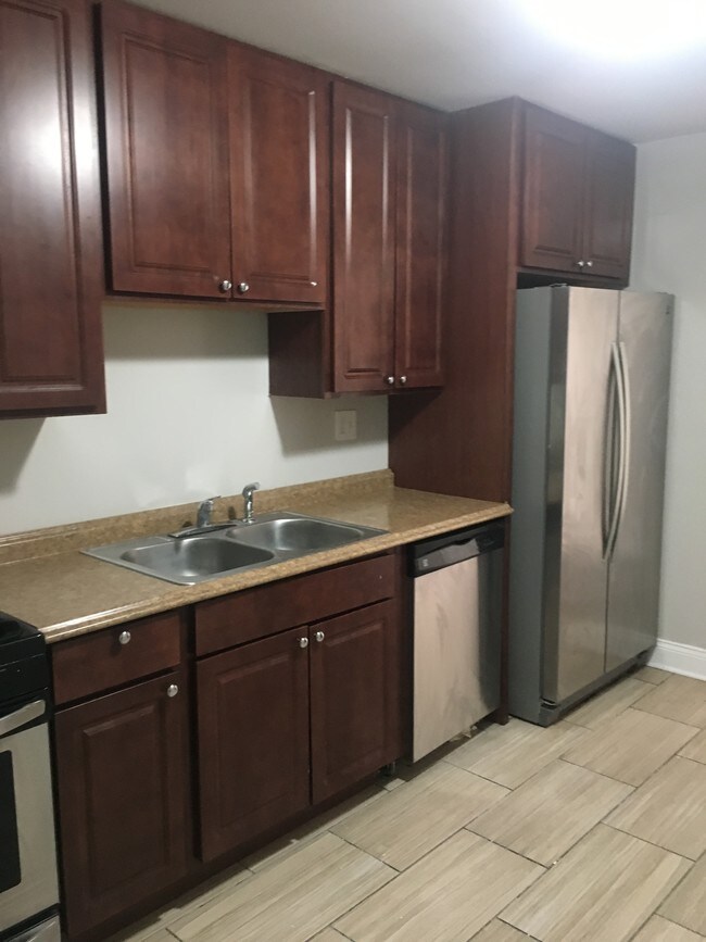 Building Photo - 2623 W 79th St