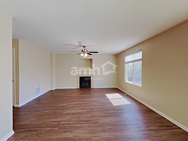 Building Photo - 1135 Legend Oak Dr