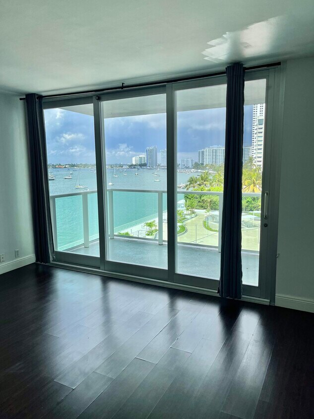 Foto principal - 1000 West Ave