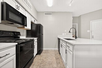 Building Photo - 10855 Meadowglen Ln