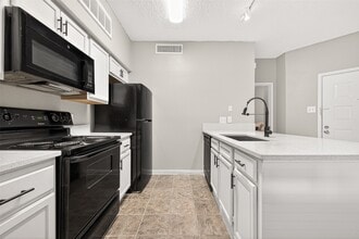 Building Photo - 10855 Meadowglen Ln