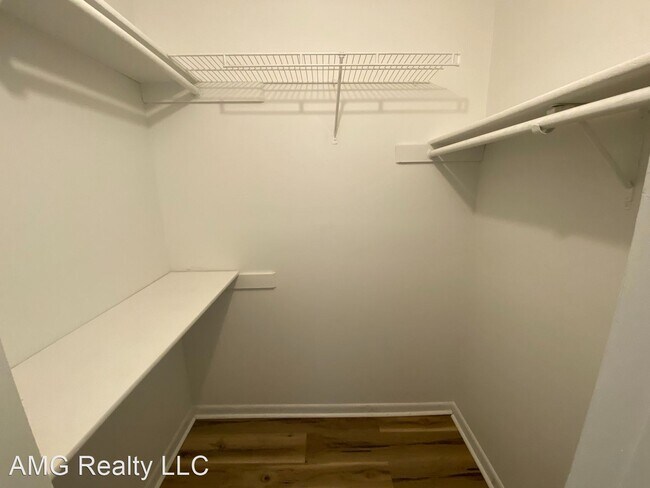 Building Photo - 1 br, 1 bath House - 3063 Huntleigh Dr