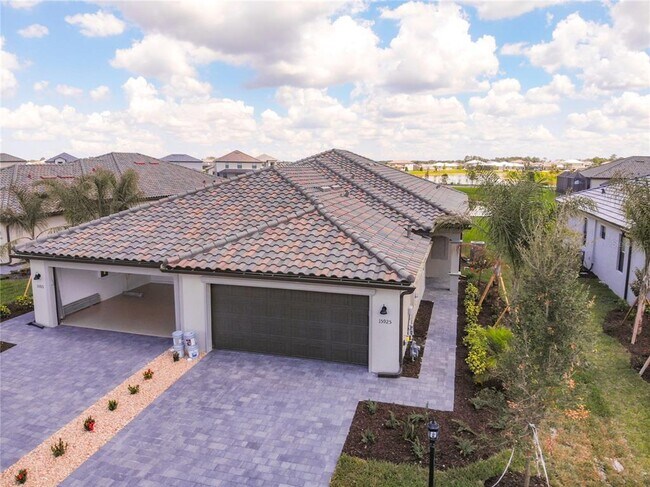 Foto del edificio - 15925 Clear Skies Pl