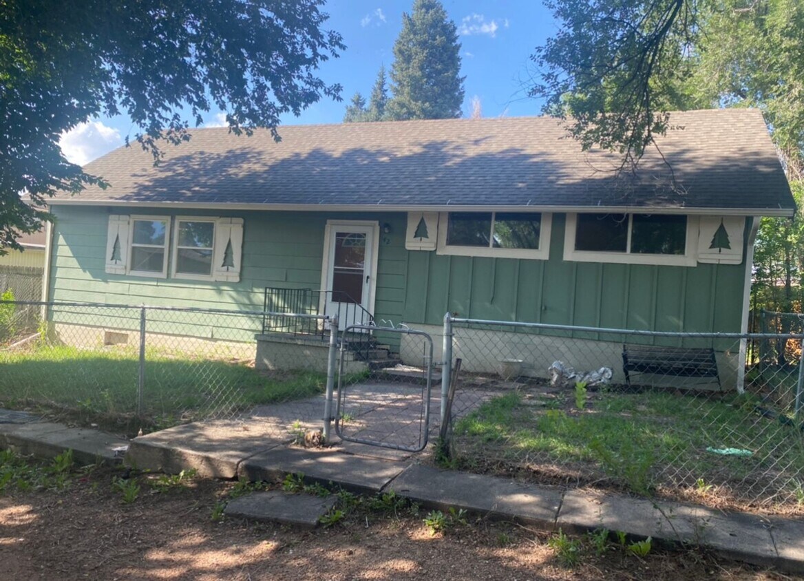 Foto principal - Charming 3+bedroom, 1bath ranch home with ...