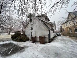 Building Photo - 435 University Dr