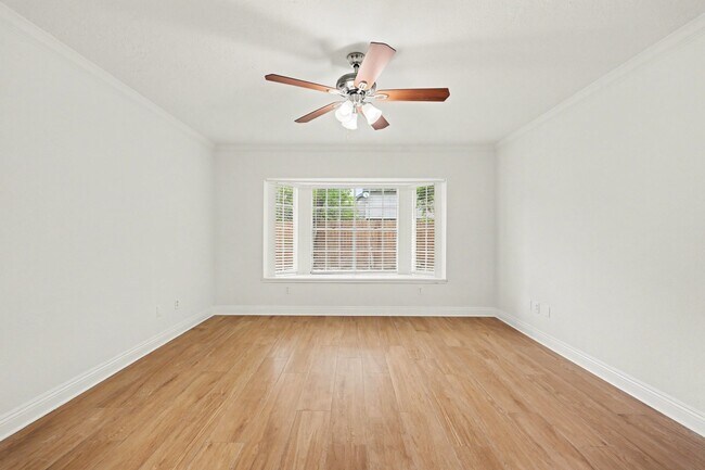 Foto del edificio - 8303 Lake Crystal Dr