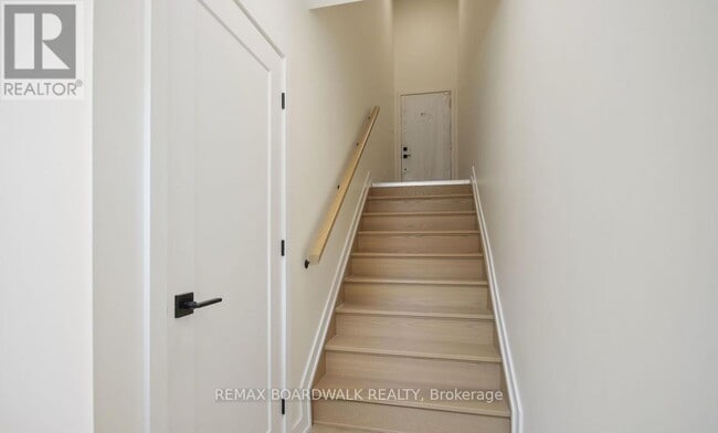 Building Photo - 241 Breezehill Ave S