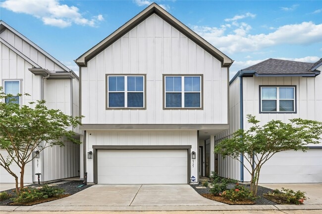 Foto del edificio - 6723 Parker Oaks Ln