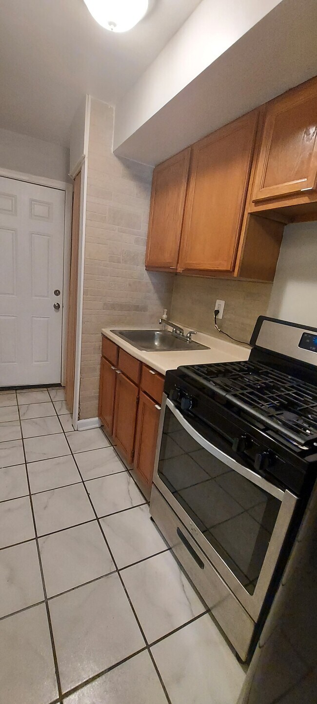 Foto del edificio - 5812 Eads St NE