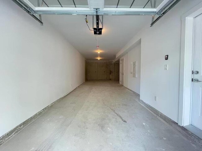 Building Photo - 20485-20465 65 Ave