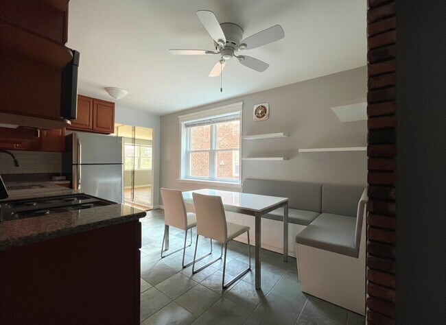 Foto del edificio - 614 Borbeck Ave