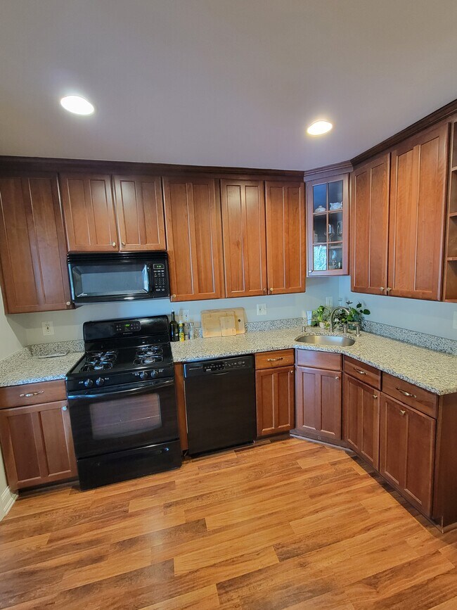 Kitchen with gas stove and granit counters - 22 Cross Keys Rd