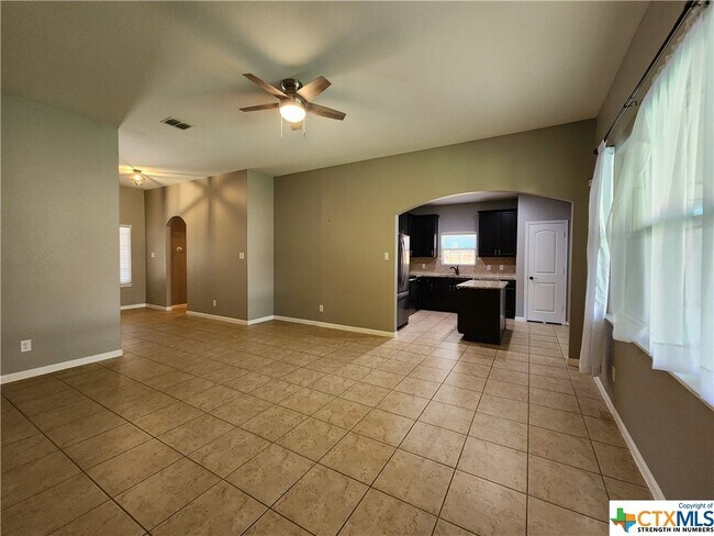 Building Photo - 328 Primrose Way