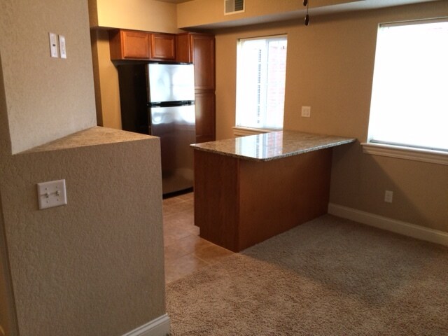 Vista de la cocina desde la sala de estar - 100 Grandview Ct