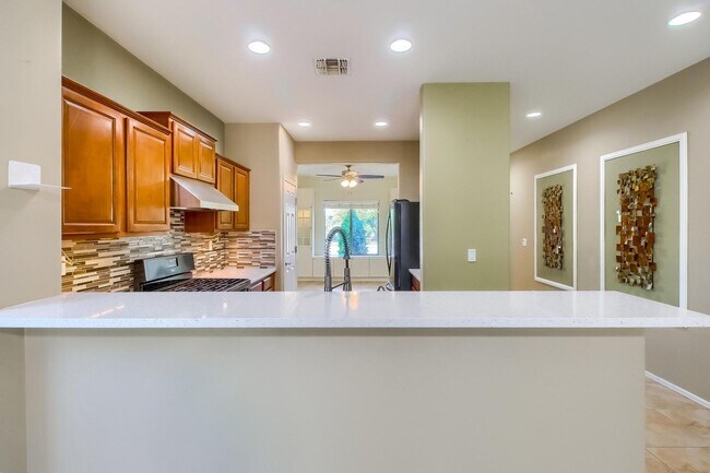 Foto del edificio - 1735 W Straight Arrow Ln