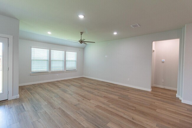 Building Photo - 3603 Ray Roberts Dr