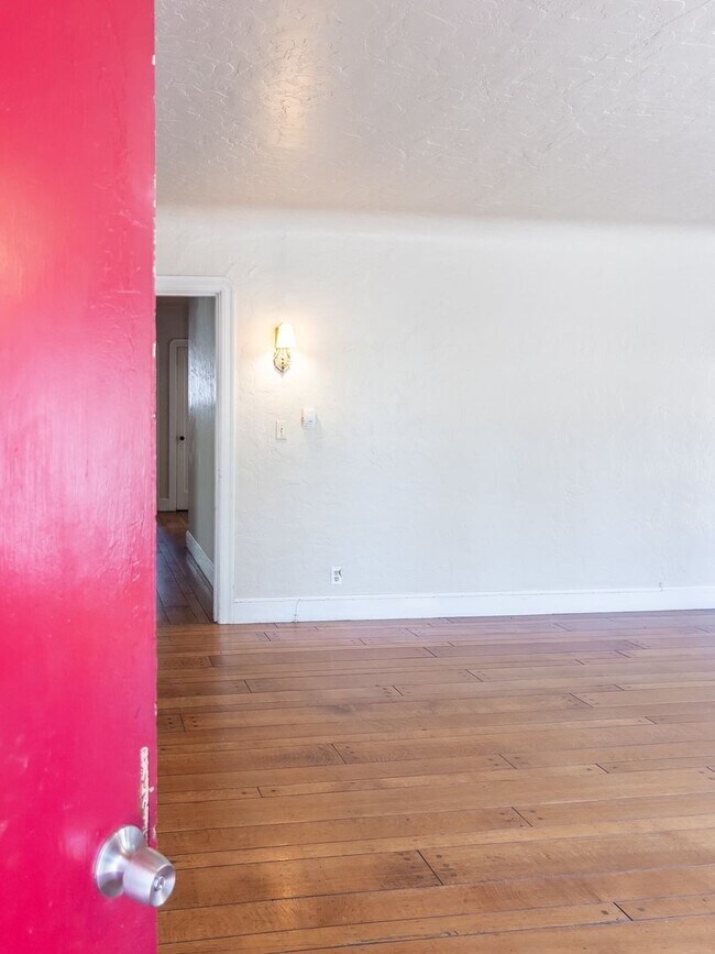 Building Photo - Three bedroom Napa Valley Home